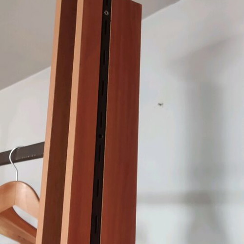 Large clothing hanging system in excellent condition, 16 columns