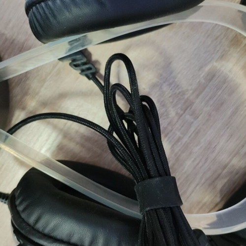 Sade's Headphones with USB like new wired