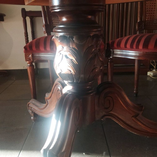 Living room set with 5 chairs like new
