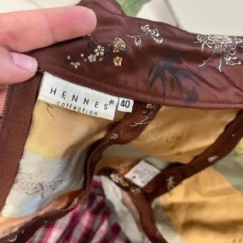 Hennes Collection Corset Style Satin Top size 40 like new, embroidered
