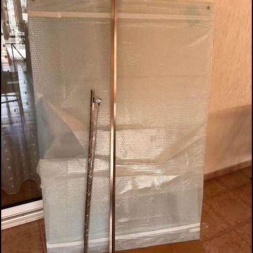 Shower screen 1.5 x 1 new with bases