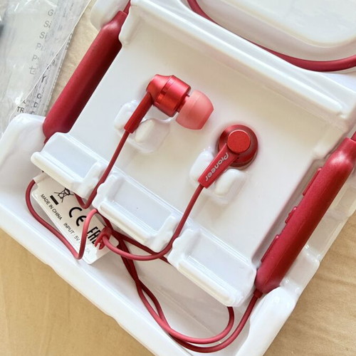 Pioneer C7 wireless headphones