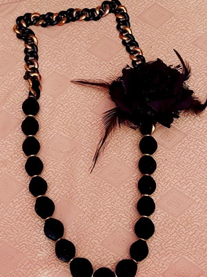 Necklace new in black color with detachable black rose