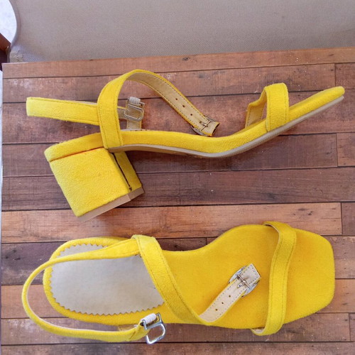 Yellow suede sandals new, size 36, 6cm heel