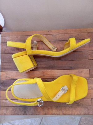 Yellow suede sandals new, size 36, 6cm heel