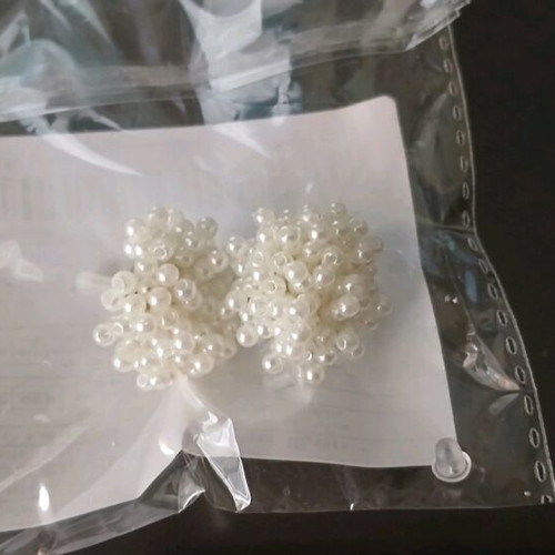 Stud earrings new with white pearls