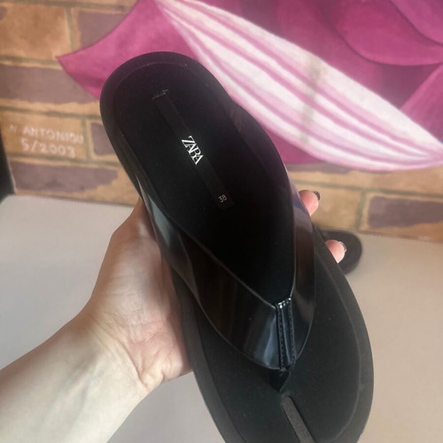 Zara thong sandals new, size 38, black flatform