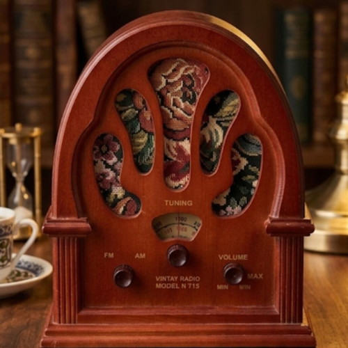 Radio antico used, battery compartment needs repair