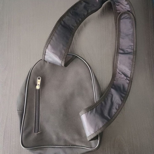 Black crossbody banana bag like new with strap