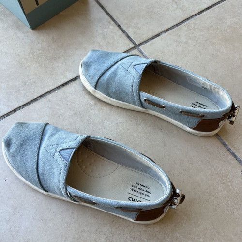 Toms kids blue espadrilles like new size 32.5