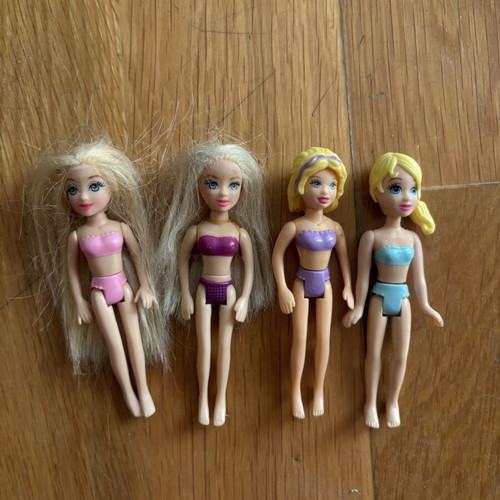 Vintage Polly Pocket set like new with car, dolls, and furniture