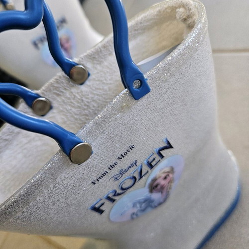Frozen District galoshes used, size 28, with broken hook