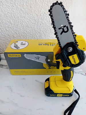 Battery chainsaw like new, barely used