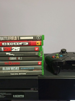 Xbox One με 7 παιχνίδια σε άριστη κατάσταση
