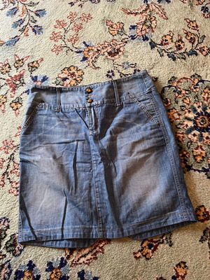 Benetton skirt like new, blue, size XL/42, missing one button