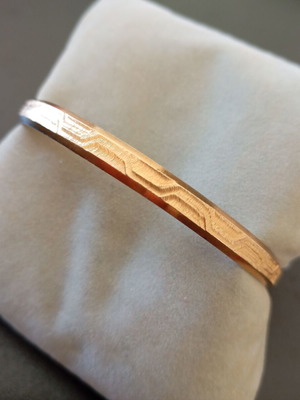 Handmade 18K gold bangle bracelet new