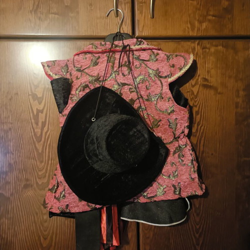 Pirate carnival costume like new, complete set