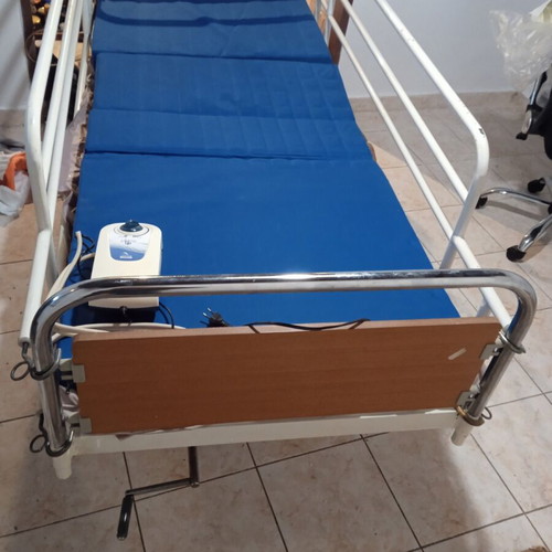 Medical bed like new with crank and pump