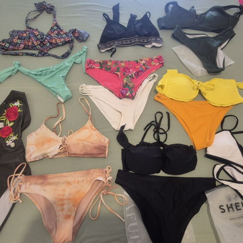 Bikini swimwear set like new, 16 pieces, small medium, colorful