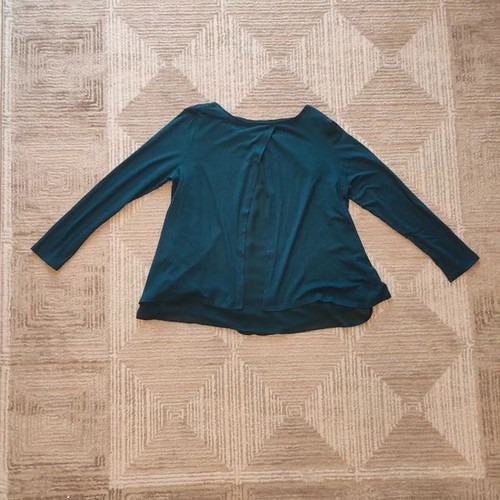 Sfera blouse size L like new, green, layering design