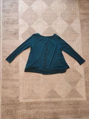 Sfera blouse size L like new, green, layering design