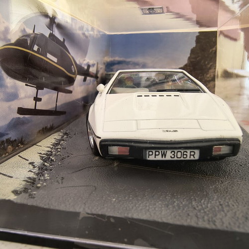 Lotus Esprit 1/43 model car from James Bond series by DeAgostini