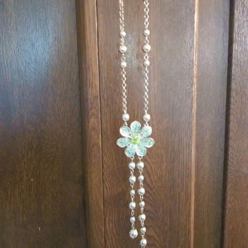 Necklace set like new, 3 pieces green and silver