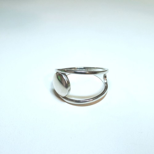 Silver ring 9.25 like new with unique design, size 58