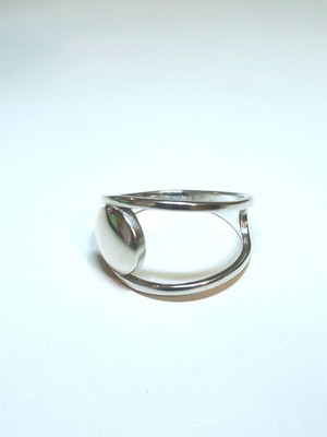 Silver ring 9.25 like new with unique design, size 58