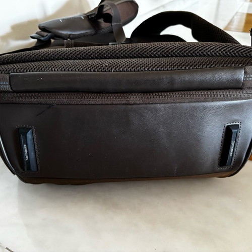 Samsonite backpack used, brown, with many compartments