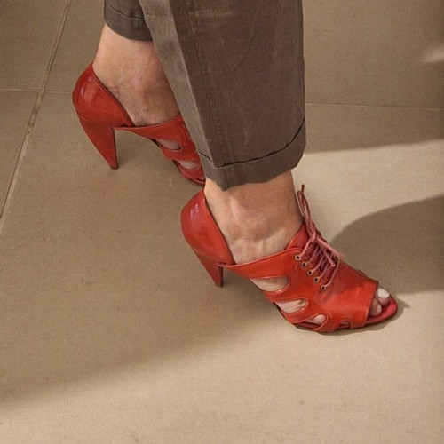 Amuleti Fuchsia Leather Peep Toe Sandals like new, cut outs & laces