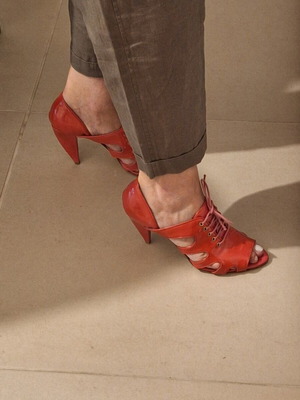 Amuleti Fuchsia Leather Peep Toe Sandals like new, cut outs & laces