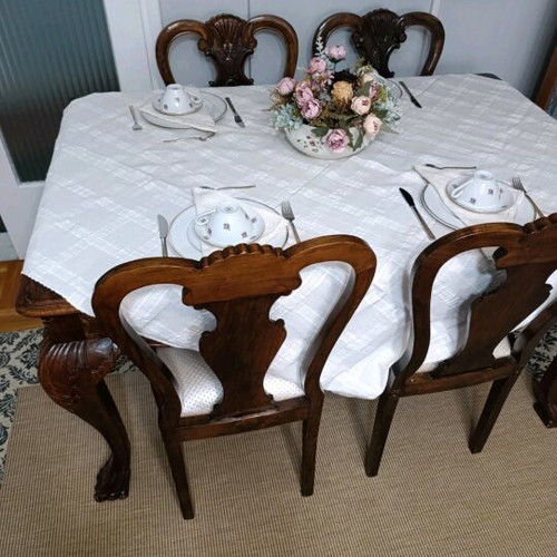 Woven tablecloth with 6 food napkins like new