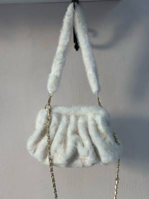 Bag to Bag Handbag new, white fluffy warm