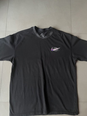 Nike tee like new, black, size L