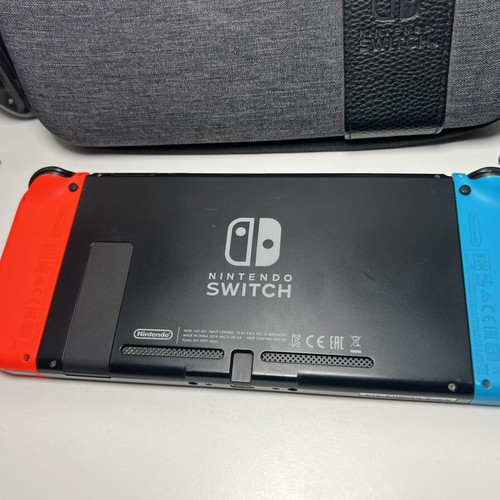 Nintendo Switch като нов с предпазен калъф за носене