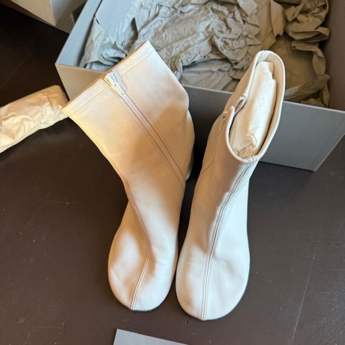 Balenciaga shoes size 36 like new, white leather heels