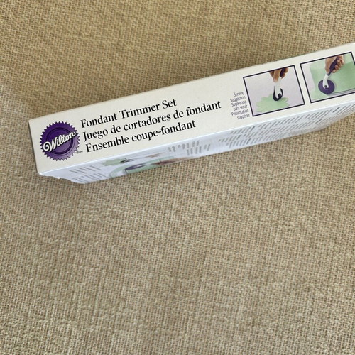 Wilton fondant trimmer like new