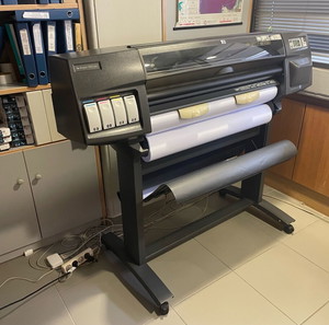 HP DesignJet 1050 c plus Плотер голям формат принтер
