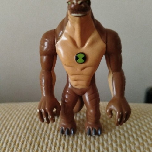 Humungousaur Ben 10 action figure like new, 10 cm PVC