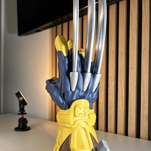 PS5 Controller Stand Marvel Wolverine custom 3D printed, like new