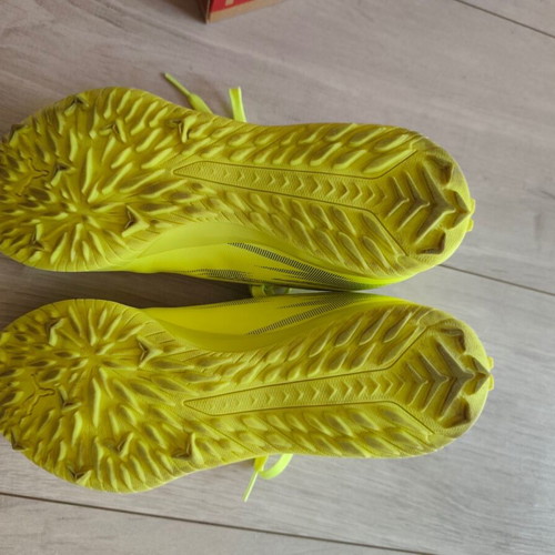 Ultra 6 Play It Football Boots Puma unisex size 38 like new, yellow