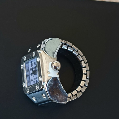 Ring watch quartz with purple dial and silver bracelet like new