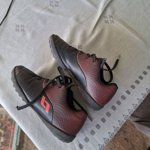 Pro Touch football shoes No 32 like new, turf