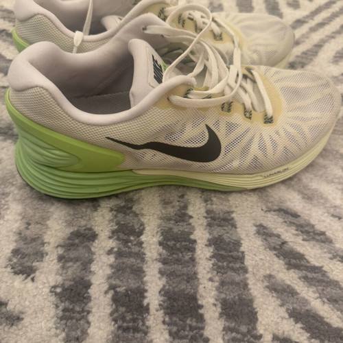 Nike athletic shoes used, size 40.5, white
