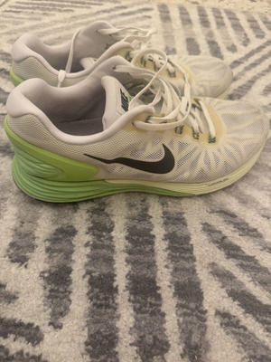Nike athletic shoes used, size 40.5, white