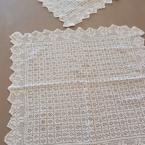 Set of 4 table linens in different sizes new