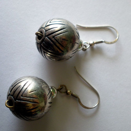 Various earrings like new, vintage designs