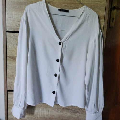 Bershka shirt with unique sleeves and black buttons, like new, size M