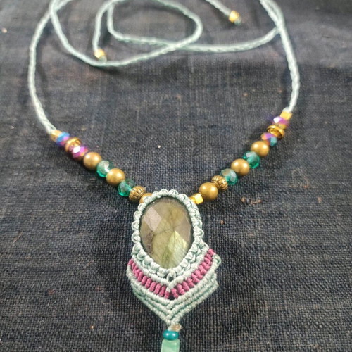 Macrame necklace new with labradorite, metal elements and beads